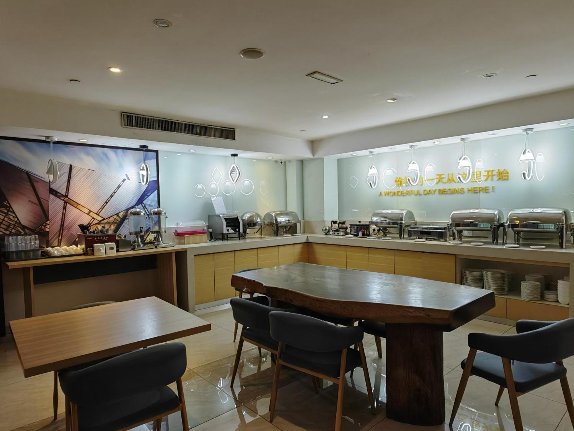 Comfort Center Hotel